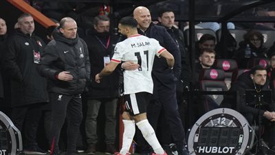 الهداف التاريخي للدوري الإنجليزي يحذر ليفربول بشأن صلاح