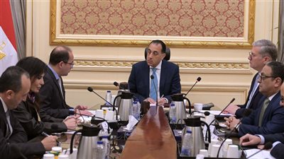 رئيس الوزراء يلتقي وزيري المالية والبترول لمتابعة عدد من ملفات العمل المشتركة