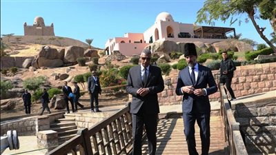 محافظ أسوان يتقدم مراسم دفن الأمير كريم الأغاخان برفقه الأمير الجديد رحيم الحسينى الأغاخان الخامس