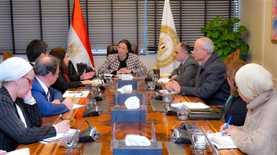 وزيرة البيئة تناقش مع البعثة الفنية للبنك الدولي نتائج تقييم أنشطة مشروع ادارة تلوث الهواء وتغير المناخ