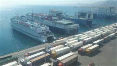 تداول 17 ألف طن و 960 شاحنة بضائع  بموانئ البحر الأحمر