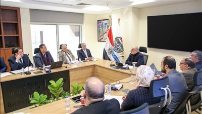 وزير قطاع الأعمال يتابع آخر مستجدات مشروعات قطاع الصناعات المعدنية التابع للوزارة