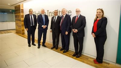 وزير الخارجية والهجرة يلتقى مع قيادات وكبار الباحثين فى معهد 