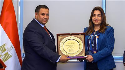 وزيرتا التنمية المحلية والبيئة تشهدان توقيع عقد خدمات الجمع ونقل المخلفات ونظافة الشوارع بين محافظة بورسعيد 