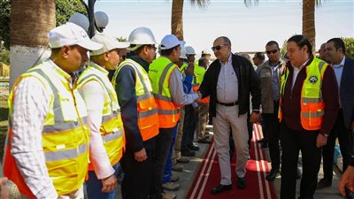 وزير قطاع الأعمال العام في زيارة لشركة النصر للتعدين بإدفو.. ويتفقد مواقع الإنتاج وأماكن المشروعات الجديدة