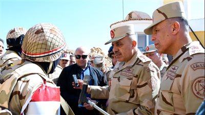 الفريق أحمد خليفة رئيس أركان حرب القوات المسلحة يتفقد إجراءات التأمين على الإتجاه الإستراتيجى الغربى