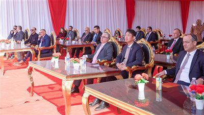 رئيس اقتصادية قناة السويس يشهد وضع حجر أساس مشروع 