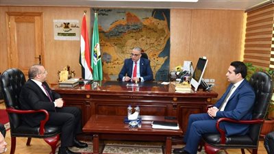 محافظ الفيوم يبحث مع وفد نادي الروتاري سبل التعاون المشترك في تنفيذ عددٍ من المشروعات