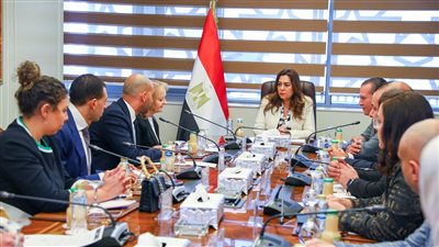 وزيرة التنمية المحلية تتابع مع وفد البنك الأوروبي لإعادة الإعمار والتنمية ملفات التعاون المشترك بين الجانبين