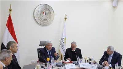 عاشور يوجه بضرورة تقديم تجربة تعليمية متطورة في الجامعات الأهلية الجديدة