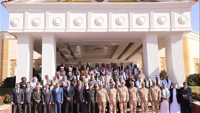 قيادة الجيش الثالث الميدانى تستقبل عدداً من شيوخ وعواقل القبائل وممثلى المجتمع المدنى بجنوب ووسط سيناء