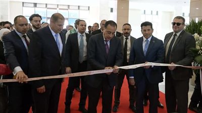 رئيس الوزراء يتفقد جناح وزارة الشباب والرياضة بمعرض ومؤتمر