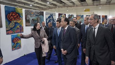 رئيس الوزراء يتفقد عددا من أجنحة معرض ومؤتمر 