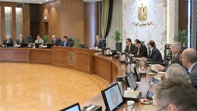 رئيس الوزراء يجتمع مع رئيس الاتحاد الدولي للرياضة الجامعية والوفد المرافق له
