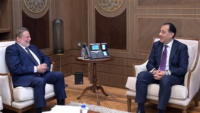 رئيس الوزراء يلتقي محافظ البنك المركزي