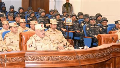 الفريق أحمد خليفة رئيس أركان حرب القوات المسلحة يشهد المرحلة الرئيسية لتنفيذ مشروع مراكز القيادة التعبوى للأسطول الشمالى بالقوات البحرية