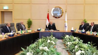 وزير الصناعة والنقل يترأس اجتماع الجمعية العامة للشركة القابضة لمشروعات الطرق والكباري 