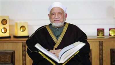 حقيقة تعرض الدكتور أحمد عمر هاشم للإغماء بمسجد الحسين