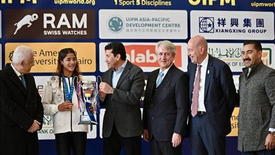 وزير الرياضة يشهد نهائي كأس العالم للخماسي الحديث سيدات