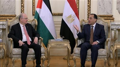 رئيس الوزراء يلتقى نظيره الفلسطيني لاستعراض ملامح خطة التعافي المبكر وإعادة إعمار غزة