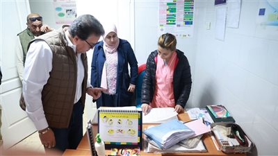 وزير الصحة يفاجئ مركزي طب أسرة في الأسمرات بزيارة مفاجئة بأول أيام رمضان