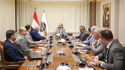 وزير قطاع الأعمال يلتقي وفدا من 