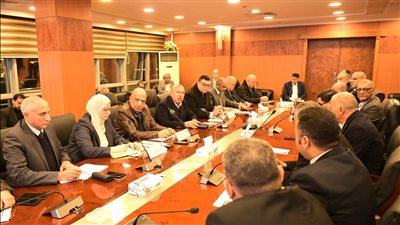 الوزير يبحث مع وزيرا الكهرباء والإسكان و المطورين الصناعيين آليات وضوابط تنظيم عمل المطورين الصناعيين في مصر