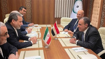 وزير الخارجية يلتقي بوزير خارجية إيران علي هامش الاجتماع الاستثنائي لوزراء خارجية منظمة التعاون الإسلامي