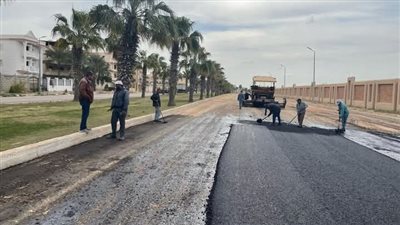 وزير الإسكان يتابع مشروعات تطوير الطرق والمرافق والمبادرة الرئاسية