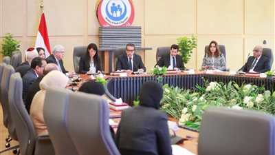 وزير الصحة يترأس اجتماع المجموعة الوزارية للتنمية البشرية لمناقشة عدداً من المحاور المشتركة