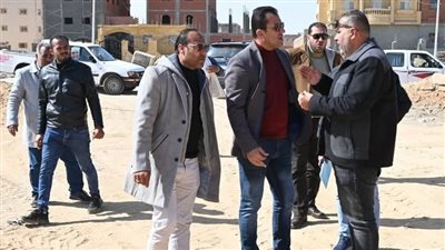 وزير الإسكان يُتابع مشروعات التطوير وترفيق الأراضي بالمناطق الصناعية 
