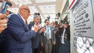  وزير السياحة والآثار يفتتح منتجع سياحي جديد بمنطقة خليج مكادي بمدينة الغردقة