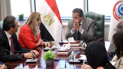 وزير الصحة يبحث مع وفد شركة 