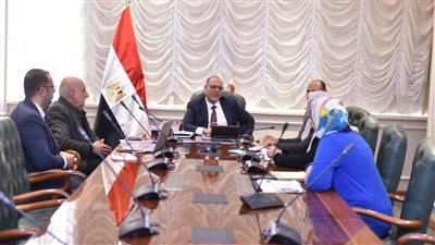 وزير العمل يبحث مستجدات إعداد استراتيجية لتطوير مهام وخدمات الوزارة