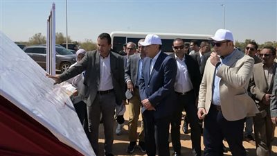 رئيس الوزراء يتفقد أعمال إنشاء محطة الصرف الصحي الصناعي بالعاشر من رمضان