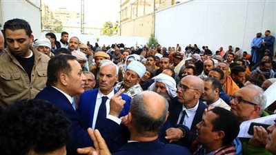 اللواء عمرو عبد الوهاب يلتقى بالمتقدمين بطلبات تقنين وضع اليد فى أراضى الريف المصرى الجديد 