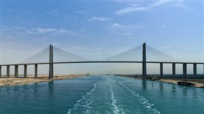 أسامة ربيع: استمرار قناة السويس في تقديم خدماتها الملاحية على مدار الساعة