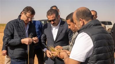  وزير الزراعة ورئيس جهاز 