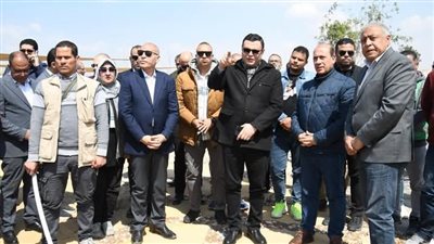 وزير الإسكان ومحافظ القاهرة يتفقدان مشروع حدائق 