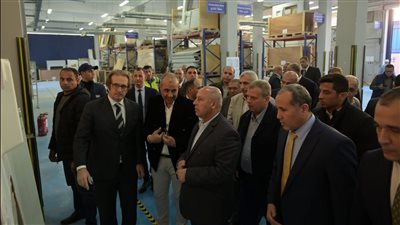 وزير الصناعة والنقل يشهد أول إنتاج لمصنع كولواي من المكونات الداخلية لعربات النوم بقطارات السكة الحديد