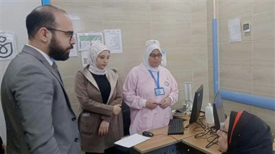 نائب الرعاية الصحية بالسويس يتفقد وحدة طب أسرة مبارك