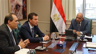 وزير الكهرباء يبحث مع شركة شنايدر إليكتريك التعاون فى مجالات خفض الفقد وتطوير مراكز التحكم وشبكات التوزيع