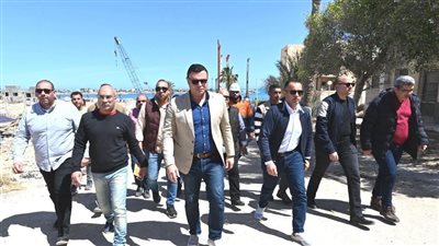 وزير الإسكان يتفقد أعمال رفع كفاءة طريق الازدواج وإنشاء سور منطقة الشانزلزيه والبوغاز الرئيسي