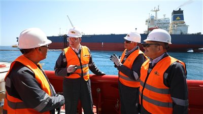 وزير البترول يتفقد تسهيلات الشركة العربية لأنابيب البترول 