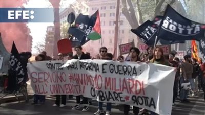 متظاهرون فى إيطاليا يحرقون علم الاتحاد الأوروبى ويرفعون العلم الفلسطينى