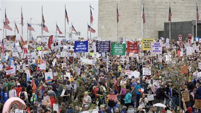 نيويورك تايمز: المظاهرات الأمريكية الحاشدة تظهر مقاومة لترامب