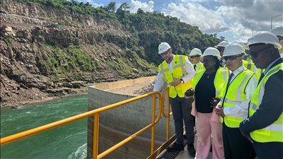 وزير الخارجية والهجرة يتفقد موقع سد 