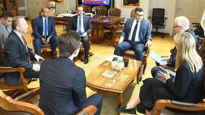 وزير الإسكان يبحث مع السفير السويدي تعزيز سبل التعاون المشترك بشأن التنمية العمرانية المستدامة