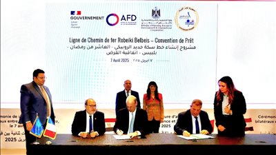 وزير الصناعة يشهد توقيع الاتفاق التنفيذي لمشروع إنشاء خط السكك الحديدية الروبيكي/ العاشر من رمضان/ بلبيس