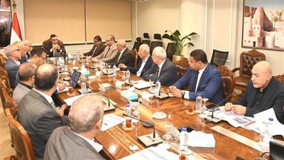 وزير الإسكان يتابع الأعمال الجارية بـ 